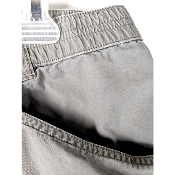 Columbia wmns cargo shorts sz 20 waist 41st"Ins 8.5"Hips 52" leg wid 31"Stained - Picture 4 of 9